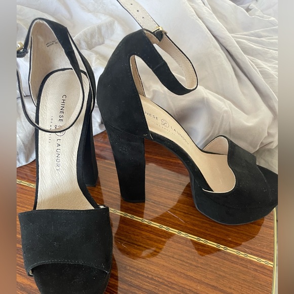 Chinese Laundry black pumps in 7 - Picture 1 of 3